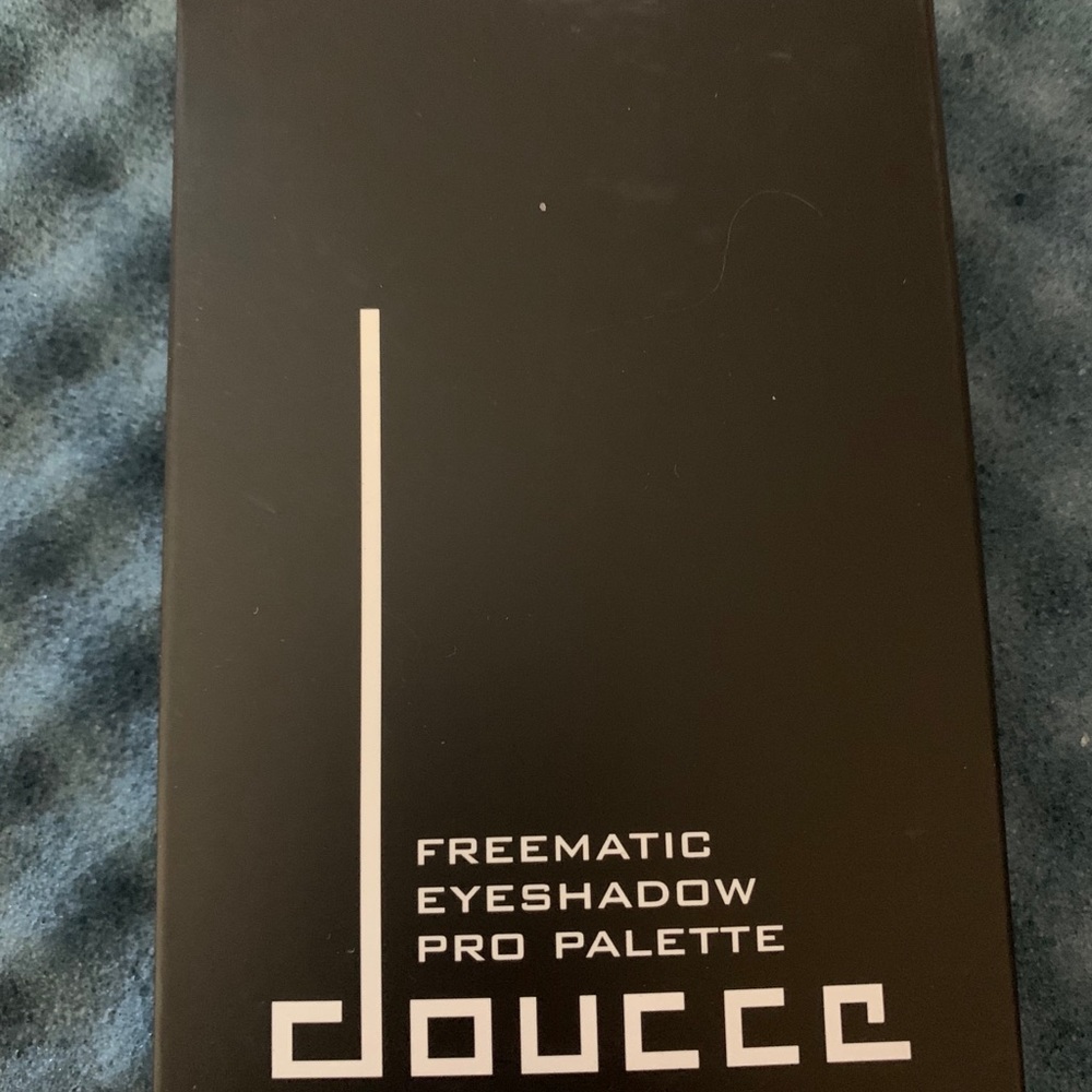 Doucce eyeshadow palette